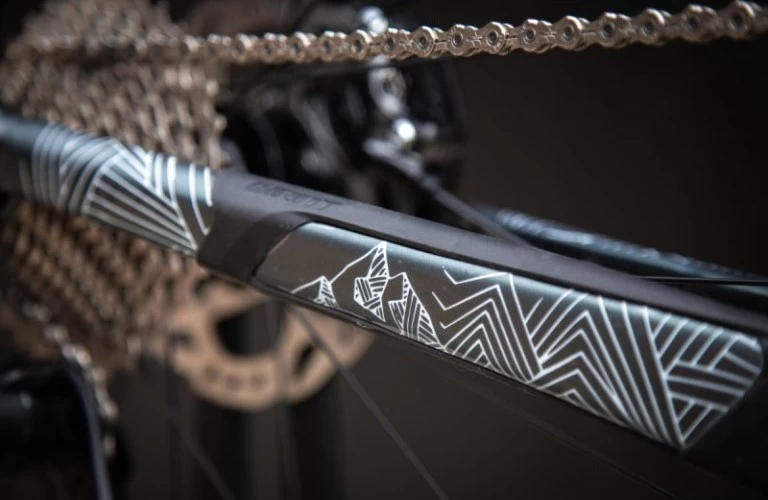 Dyedbro Stay Free White + Blackground Matt - Image 3